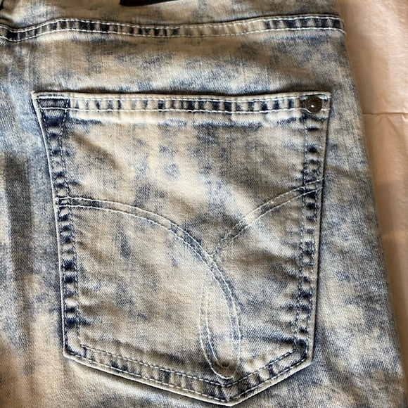 Jeans - Picture 10 of 10